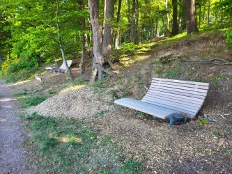 Neue Liegebänke beim Rastplatz
