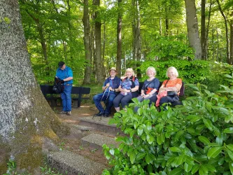 Wandergruppe am Rastplatz Dietersberg