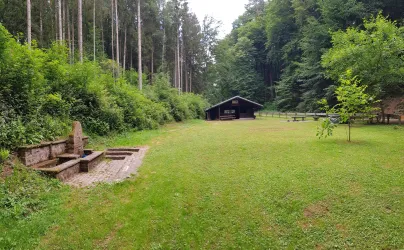 Grillplatz und Schutzhütte am Kaltenbrunnen Donsie