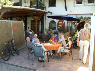 Gemütliches Beisammensein im Weingut Ehrhart