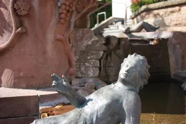 Am Rutschbrunnen kann man sich erfrischen..