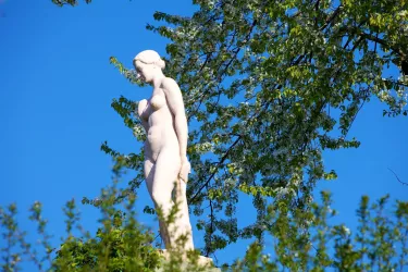 Eva im Paradiesgarten 2