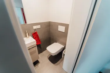 separates WC