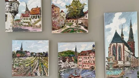 Sechs gemalte Bilder, die malerische Landschaften und historische Gebäude zeigen. Die Kunstwerke zeigen eine Vielzahl von Farben und Details.