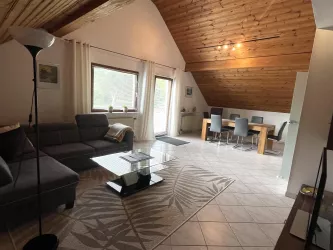Wohn- und Esszimmer (© Angelika Müller)
