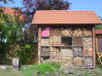 Erpolzheim - Bachlauf der Isenach Insektenhotel (© Archiv Urlaubsregion Freinsheim)