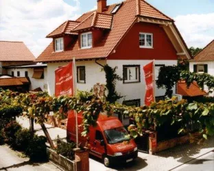 Weingut Veddeler - Hofansicht (© Weingut Veddeler)
