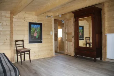 Schlafzimmer 3_Schreibecke und Schrank (© Pia Neumann)