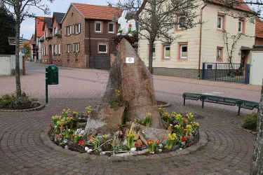 Dorfplatz Esthal (Startpunkt Esthaler Brunnenweg)