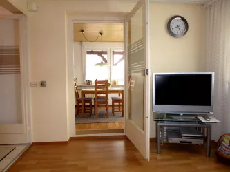 Wohnzimmer dahinter Esszimmer