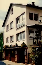 Hausansicht, FeWo über den Garagen