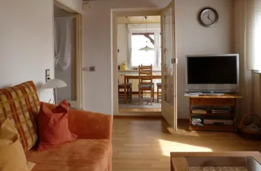 Wohnzimmer, dahinter Esszzimmer