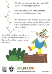 Ein lustiger Waldwichtel steht auf einem Baumstamm und versucht, sein Gleichgewicht zu halten. Neben ihm sind ansprechende Illustrationen und Texte zur Förderung des Gleichgewichtssinns.