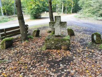 Steinerne Kreuz - neben der Kreisstraße 38