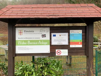 Infotafel Walter Bernius Anlage Eingangsbereich