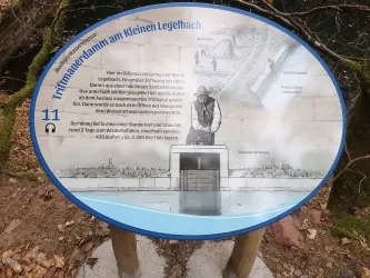 Abseitiges Wasserreservoir - Infotafel 11