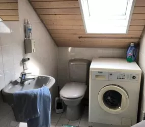 separater Toilettenraum