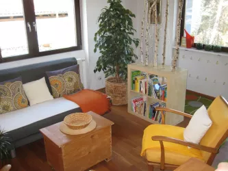 Wohnzimmer mit Kl. Bibliothek