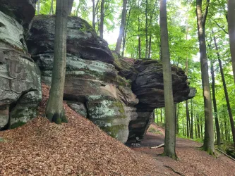 Große Felsenhöhle an den Hubertusfelsen