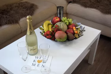 Wohnzimmertisch mit Deko