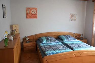 Schlafzimmer 1