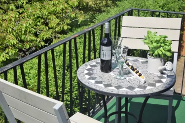 Balkon mit Blick in den Garten