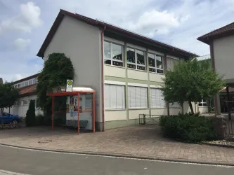 Bushaltstelle Fischbach Grundschule (© Adrian Stilgenbauer)