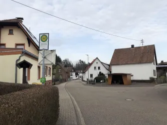 Bushaltestelle Petersbächel, Vogesenstraße (© Adrian Stilgenbauer)