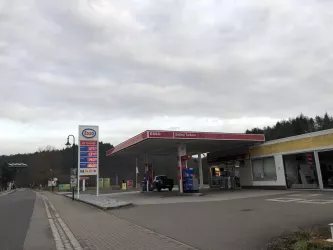 Esso Tankstelle Fischbach (© Adrian Stilgenbauer)