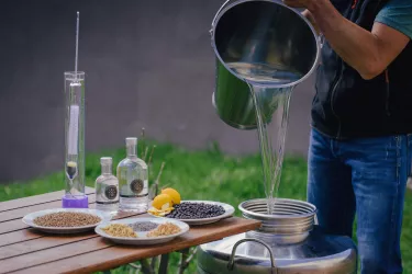 Im Weingut Erlenwein wird auch Gin hergestellt