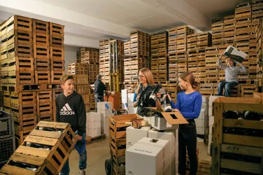 Die ganze Familie packt mit an