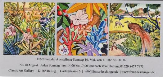 Eine Kunstaufführung mit farbenfrohen Pflanzen- und Tiermotiven. Die Bilder zeigen tropische Flora und Fauna in lebendigen Farben.