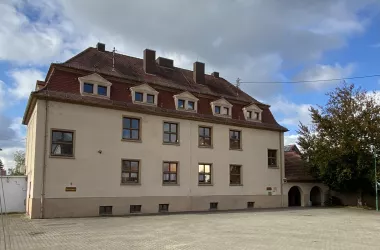 Altes Schulhaus Rathausplatz Neuburg