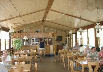 Gastraum auf der "Lautermuschel" (© Restaurant Lautermuschel, Frau Stieber)