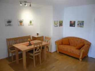 Sofa und Eßecke 1924