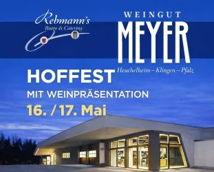 Ein modernes Weingut mit einem einladenden Gebäude. Ankündigung des Hoffestes mit Weinpräsentation am 16. und 17. Mai.