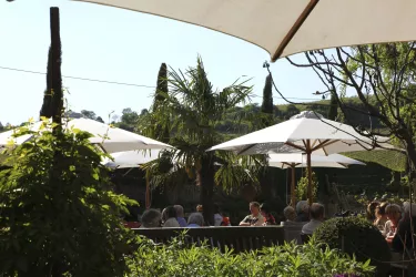 Bühler Landhaus Terrasse tagsüber (© Familie Bühler)