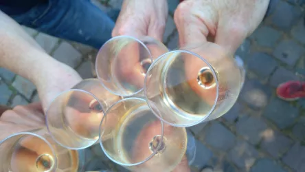 Dominique Christ - Winzerin und KuWeiBo