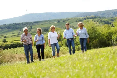 Schröder-Weisenborn Fam. im Weinberg (© Schröder-Weisenborn)