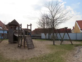 Kletterhaus und Nestschaukel (© EM/Urlaubsregion Freinsheim)