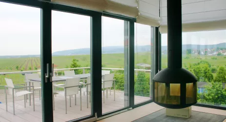 Blick auf die Terrasse (© Weingut Horcher)