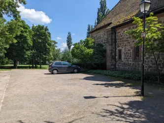Kleiner Parkplatz an der Kapelle