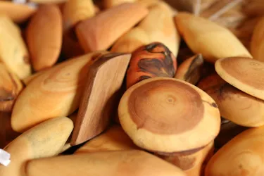 Handschmeichler aus Zirbenholz