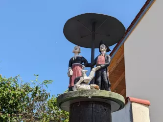 Purzler am Dorfbrunnen in Billigheim
