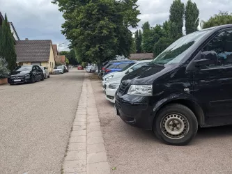 Parkplatz an der Kirche in Mühlhofen