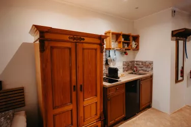 Küchenzeile mit Schrank