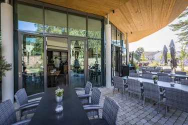 Weinlounge außen (© Verein SÜW Edenkoben, T. Kujat)