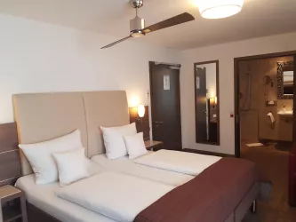 barrierefreies Wohlfühl-Doppelzimmer (© Hotel Pfälzer Hof)