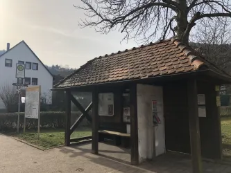Bushaltestelle Nothweiler Ortsmitte (© Adrian Stilgenbauer)
