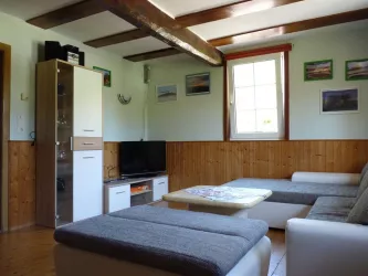 Wohnzimmer mit Medienwelt (© Dominik Burkhart)
